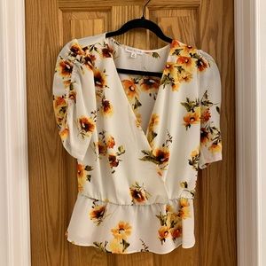 Socialite blouse with beautiful flowers!